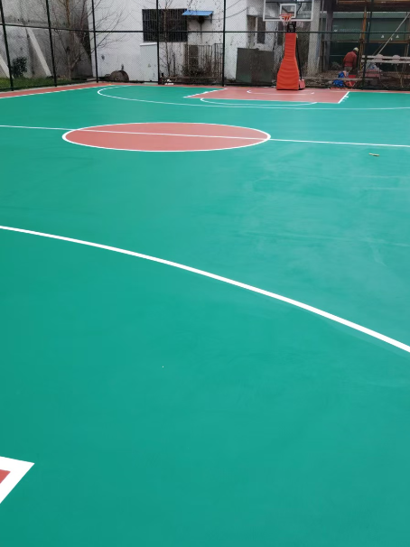 鲅鱼圈 球场长期使用易出现地面开裂